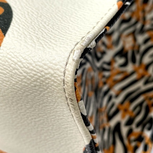 Louis Vuitton Monogram Jungle On The Go GM Tote Bag Monogram - Picture 8 of 9